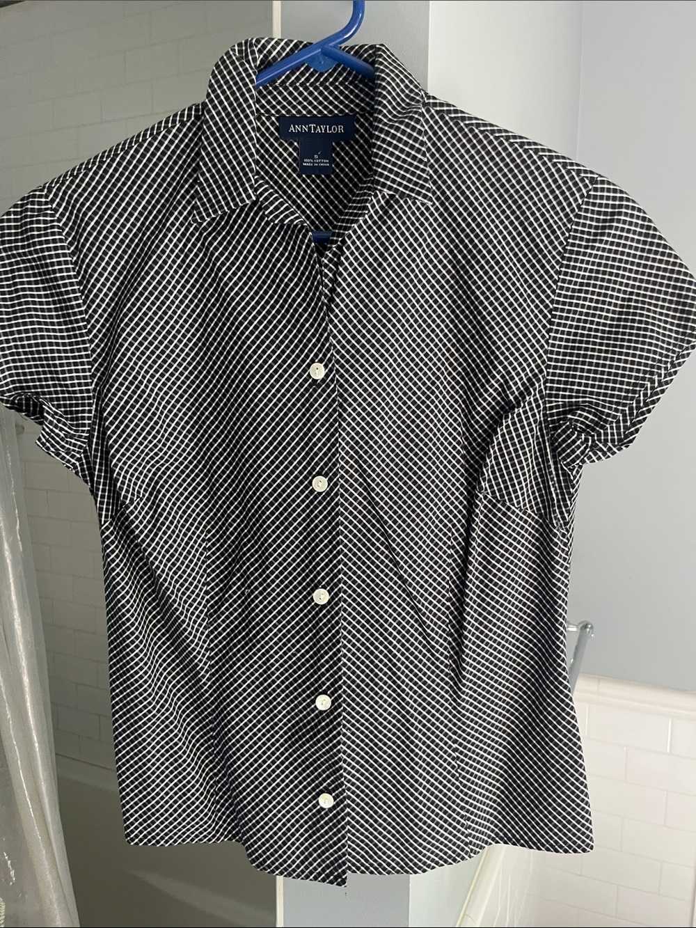 Ann Taylor Black and White Short-Sleeve Button-Down, S